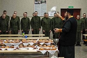 Освящение куличей в 16 полку РЭБ