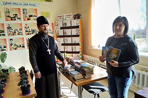 Священнослужитель посетил Здитовскую сельскую библиотеку